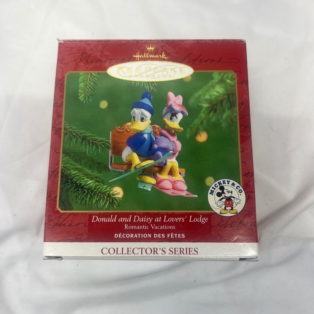 Hallmark 2000 Donald & Daisy at Lovers' Lodge Ornament Disney Collector Series‎